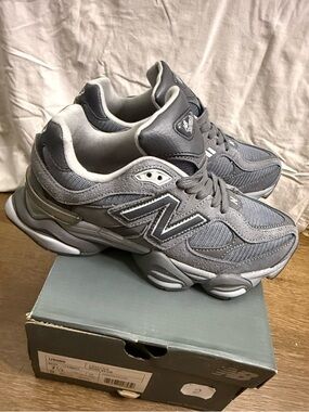 New Balance 9060 Sneakers Shoes Size  Women’s 9. Men’s 7.5
